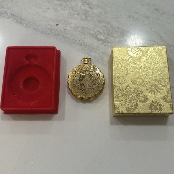 Vintage 1970’s Maxfactor New in box Powder Makeup Gold Plated Antique Compact - Picture 3 of 3